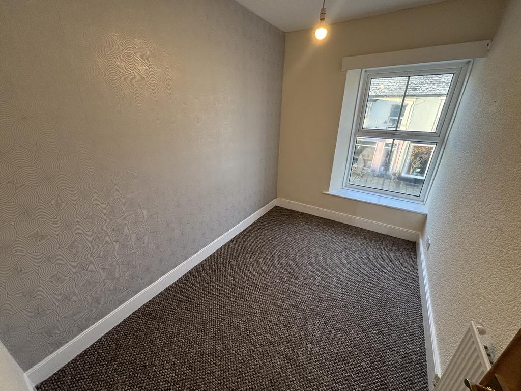 Front bedroom 3