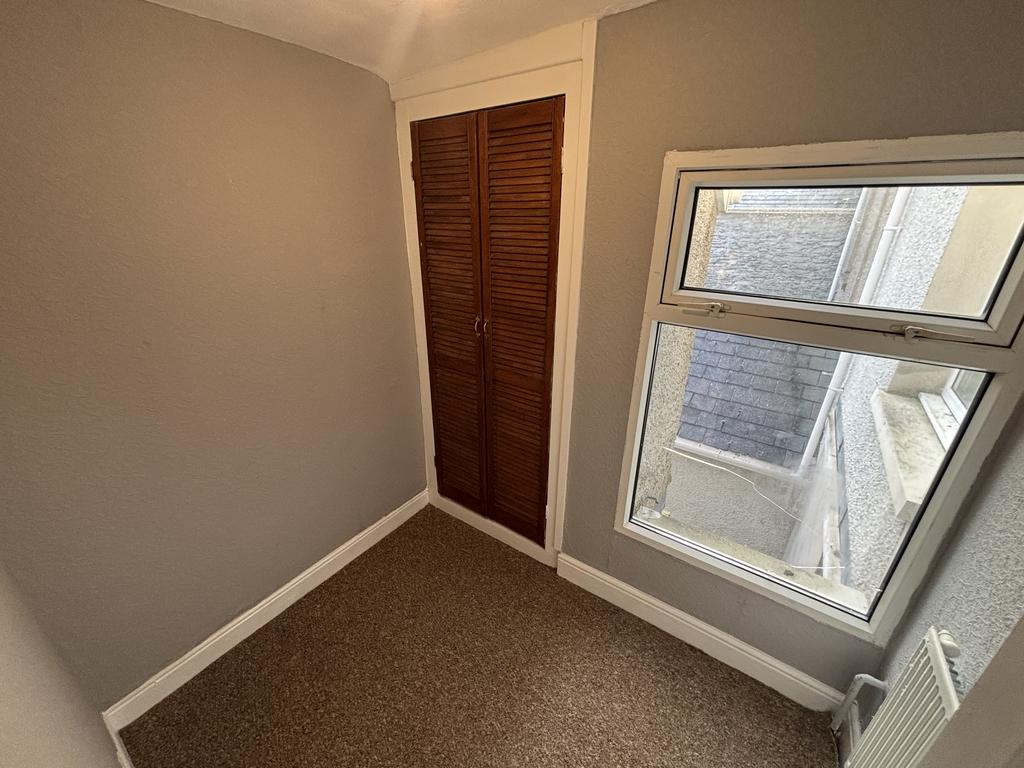 Rear bedroom 4