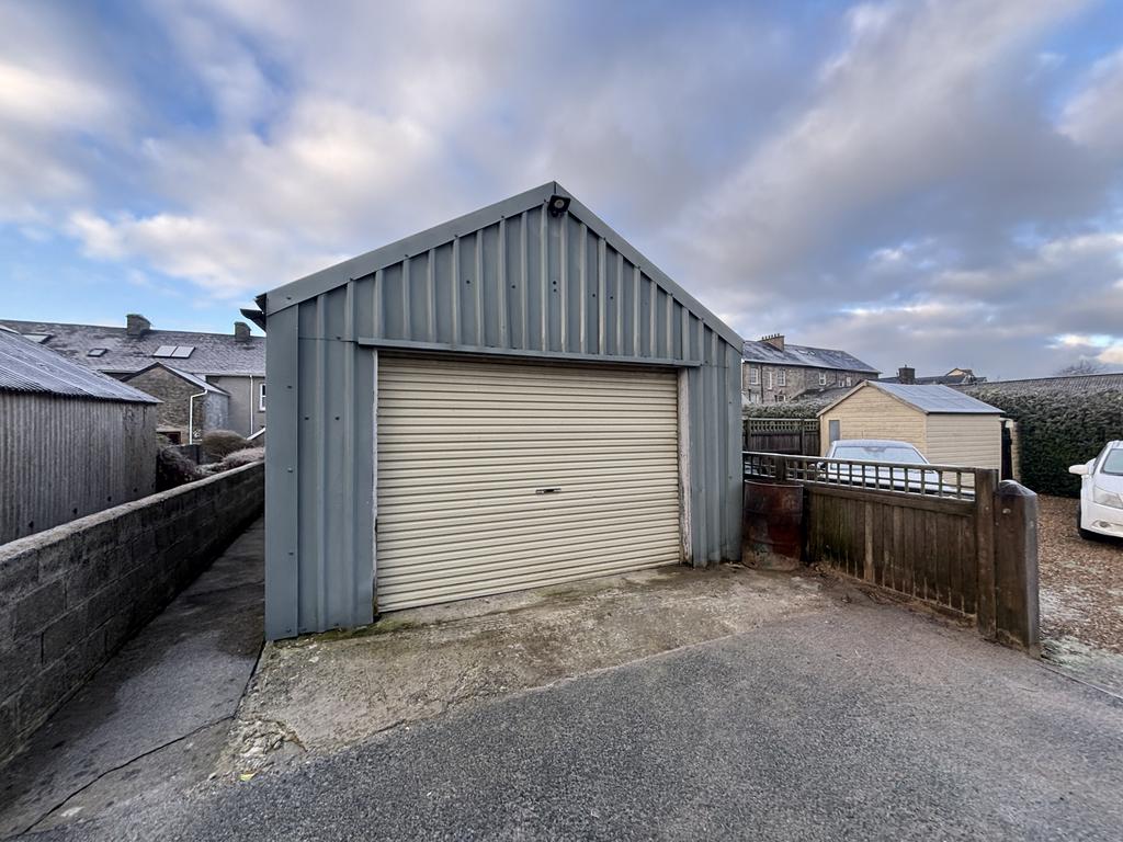Detached garage