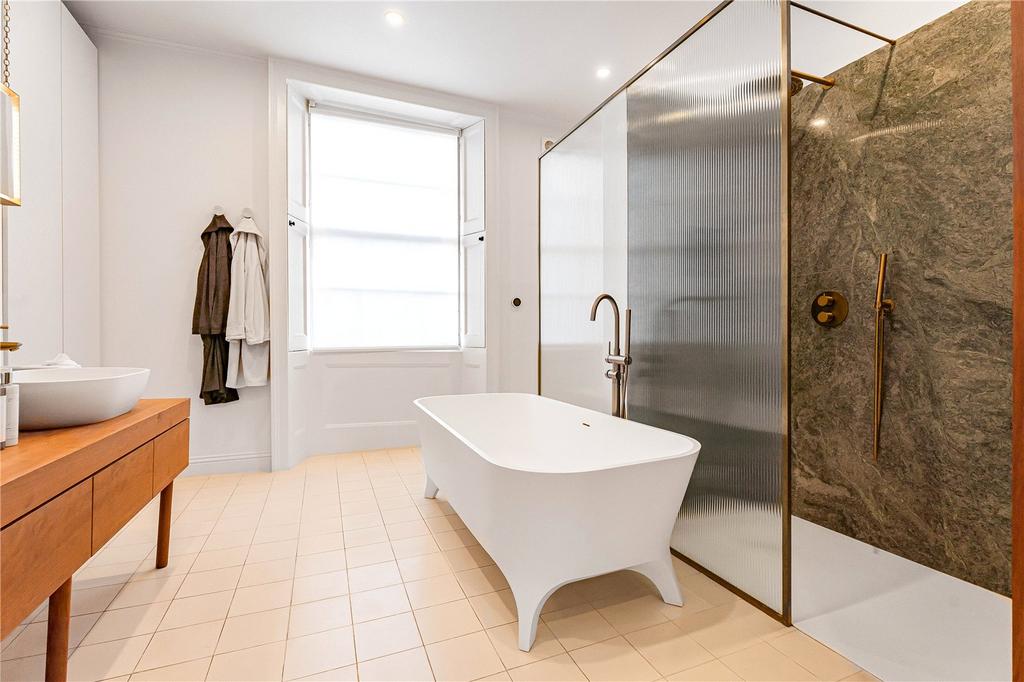 Principal Bathroom