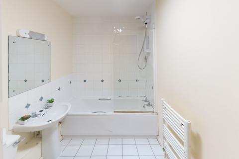 2 bedroom flat to rent, Royal Victoria Court, Gamble Street, Nottingham, Nottinghamshire, NG7
