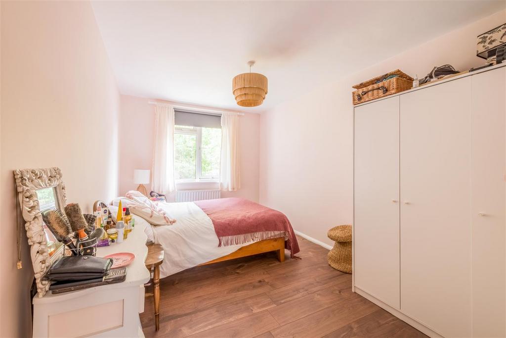 63 Burstead Close-13.jpg