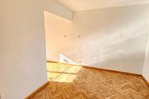 3 bedroom semi-detached house for sale, Wheatfield Grove, Benton, Newcastle upon Tyne, Tyne and Wear, NE12 8DP