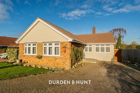 3 bedroom detached bungalow to rent, The Spinneys, Ongar, CM5