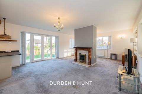 3 bedroom detached bungalow to rent, The Spinneys, Ongar, CM5