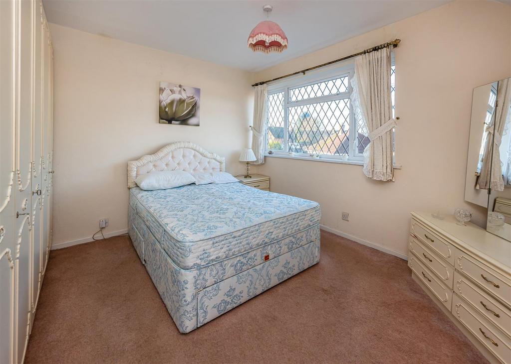 12 Kirkstone Crescent-bed1.jpg