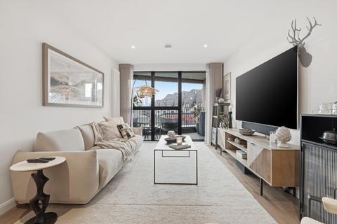 Waters Edge Court, Bow