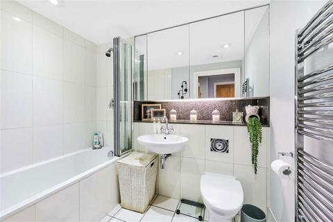 1 bedroom flat to rent, St. George Wharf, London SW8
