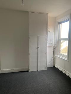 1 bedroom flat to rent, Highfield Road, Blackpool FY4