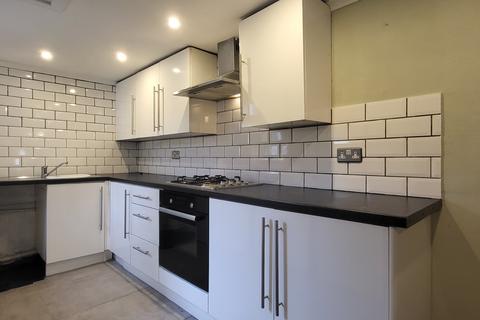 3 bedroom terraced house to rent, Garnett Street, Barrowford, BB9