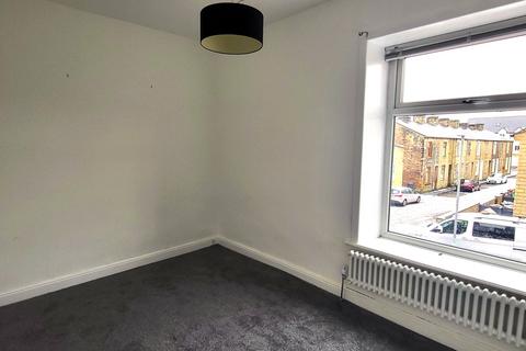 3 bedroom terraced house to rent, Garnett Street, Barrowford, BB9