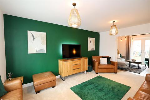4 bedroom detached house to rent, Oak Drive, Sowerby, Thirsk