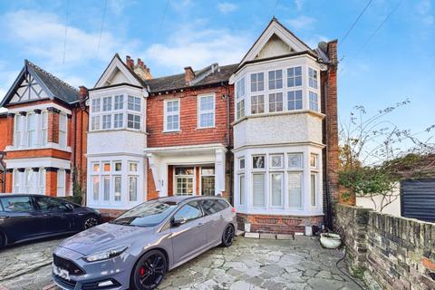 1 bedroom ground floor flat to rent, Park Crescent, Westcliff-On-Sea