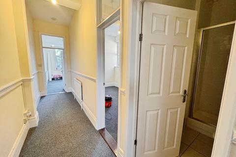 1 bedroom ground floor flat to rent, Park Crescent, Westcliff-On-Sea