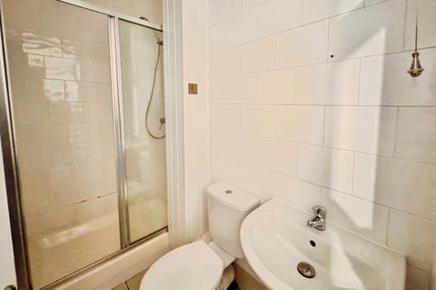 1 bedroom ground floor flat to rent, Park Crescent, Westcliff-On-Sea