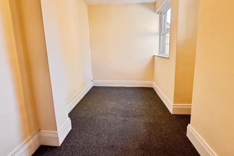 1 bedroom ground floor flat to rent, Park Crescent, Westcliff-On-Sea