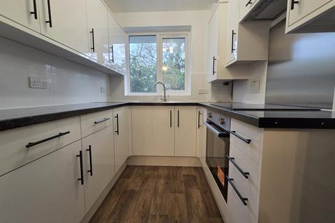2 bedroom flat to rent, Hartley House, Ballards Lane, Finchley Central, London N3