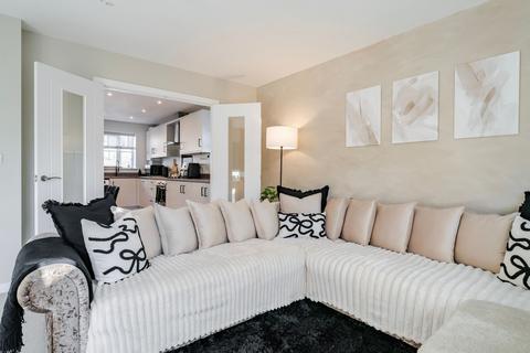 3 bedroom end of terrace house for sale, Buckingham Close, Carbrooke