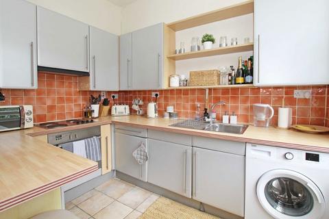 1 bedroom flat to rent, Durham Terrace, London W2