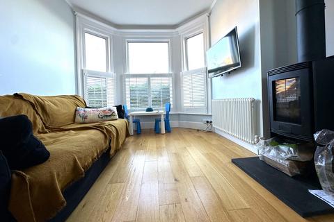 2 bedroom flat to rent, Douglas Avenue, Exmouth EX8