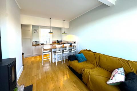 2 bedroom flat to rent, Douglas Avenue, Exmouth EX8