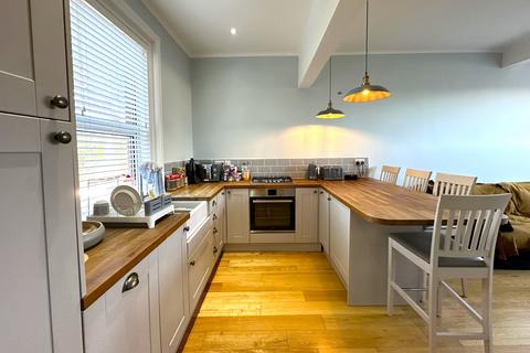 2 bedroom flat to rent, Douglas Avenue, Exmouth EX8