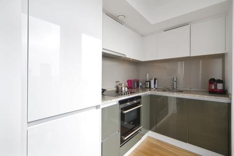 1 bedroom apartment to rent, Landmark West, Marsh Wall E14