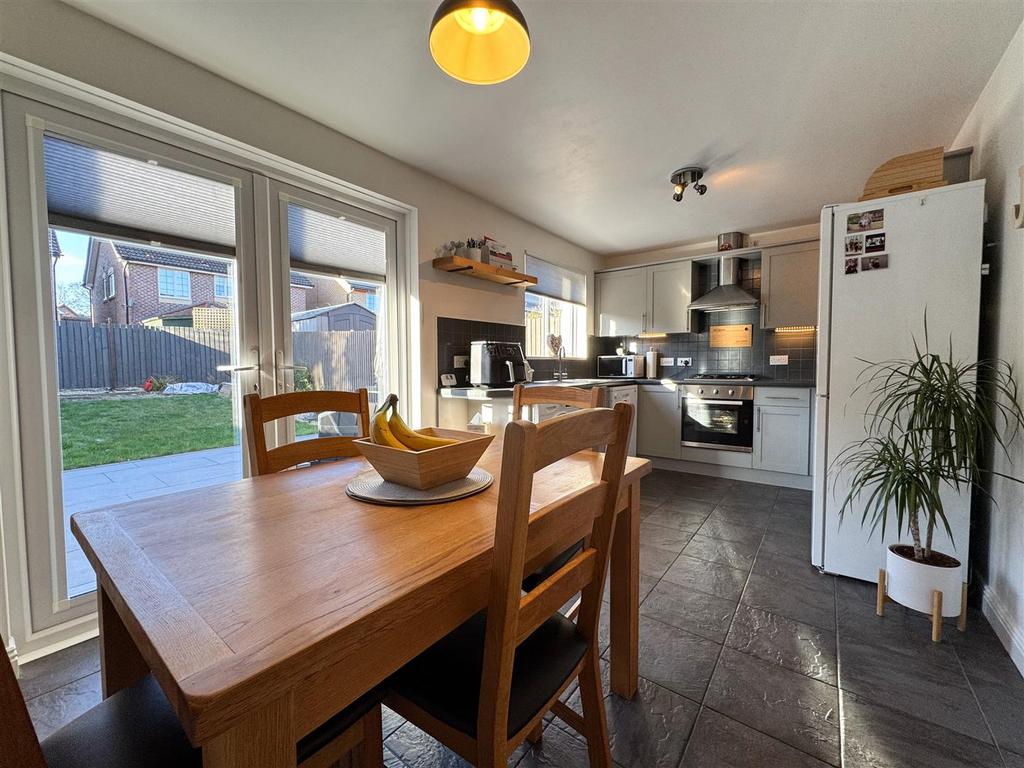 Dining kitchen
