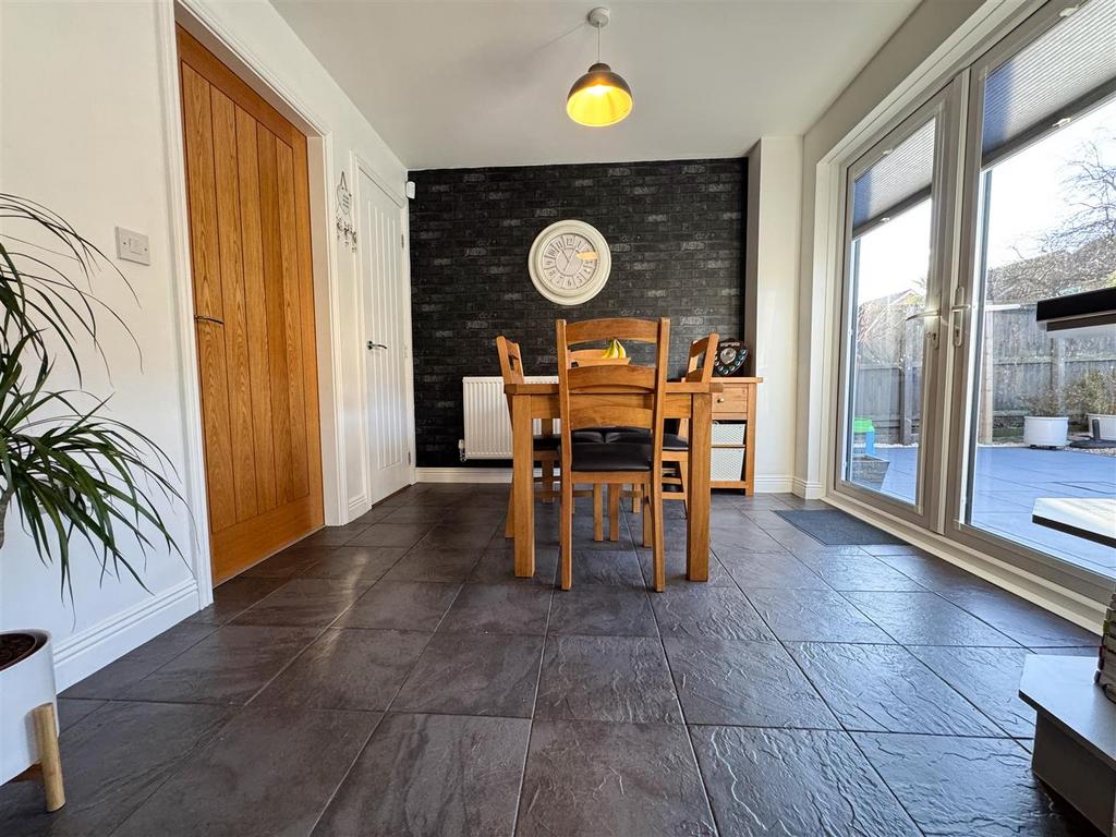 Dining kitchen