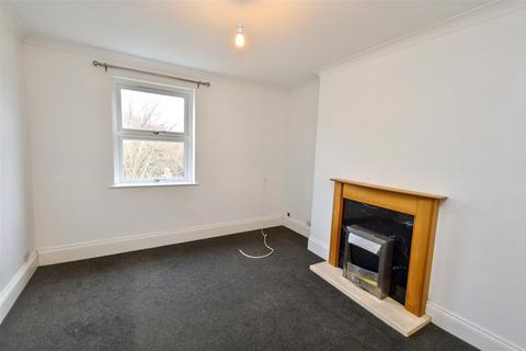 2 bedroom flat to rent, The Avenue, Upperton, BN21