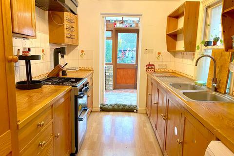 3 bedroom terraced house to rent, Halifax Road, Cambridge, CB4