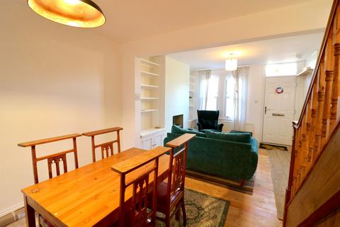 3 bedroom terraced house to rent, Halifax Road, Cambridge, CB4