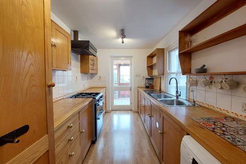 3 bedroom terraced house to rent, Halifax Road, Cambridge, CB4