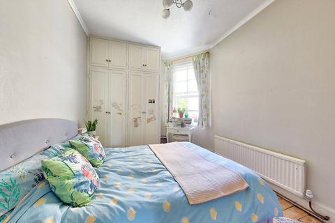 2 bedroom apartment to rent, Cecil Mansions, SW17