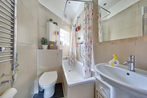 2 bedroom apartment to rent, Cecil Mansions, SW17