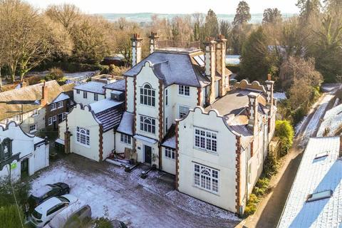 3 bedroom flat for sale, Gatton Park, Reigate