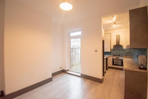 2 bedroom terraced house to rent, Regent Street, Oadby