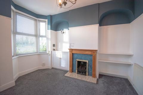 2 bedroom terraced house to rent, Regent Street, Oadby