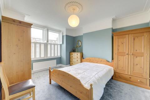3 bedroom terraced house to rent, Chalcroft Road, London, SE13