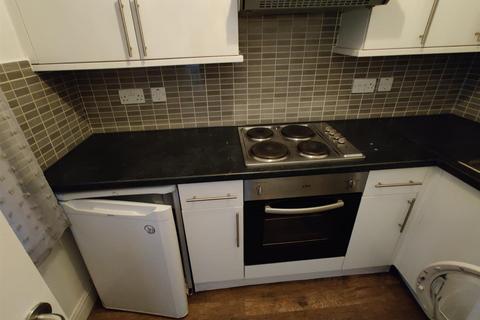 Studio to rent, Rock Street, London