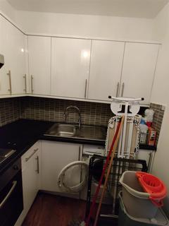 Studio to rent, Rock Street, London