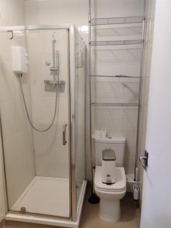Studio to rent, Rock Street, London