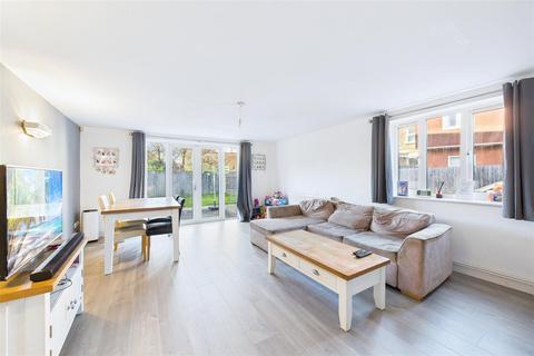 3 bedroom semi-detached house for sale, Riverside living moments from Clevedon town centre