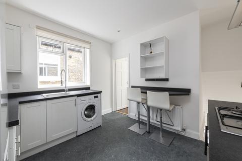2 bedroom flat to rent, Delia Street, London, SW18