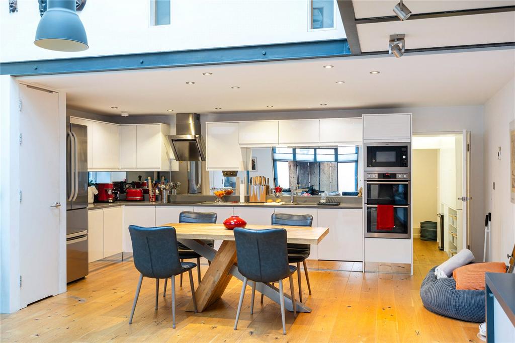 Dining/Kitchen Area