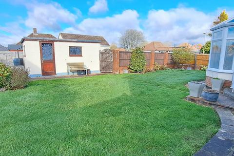 2 bedroom bungalow for sale, Durland Close New Milton