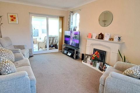 2 bedroom bungalow for sale, Durland Close New Milton