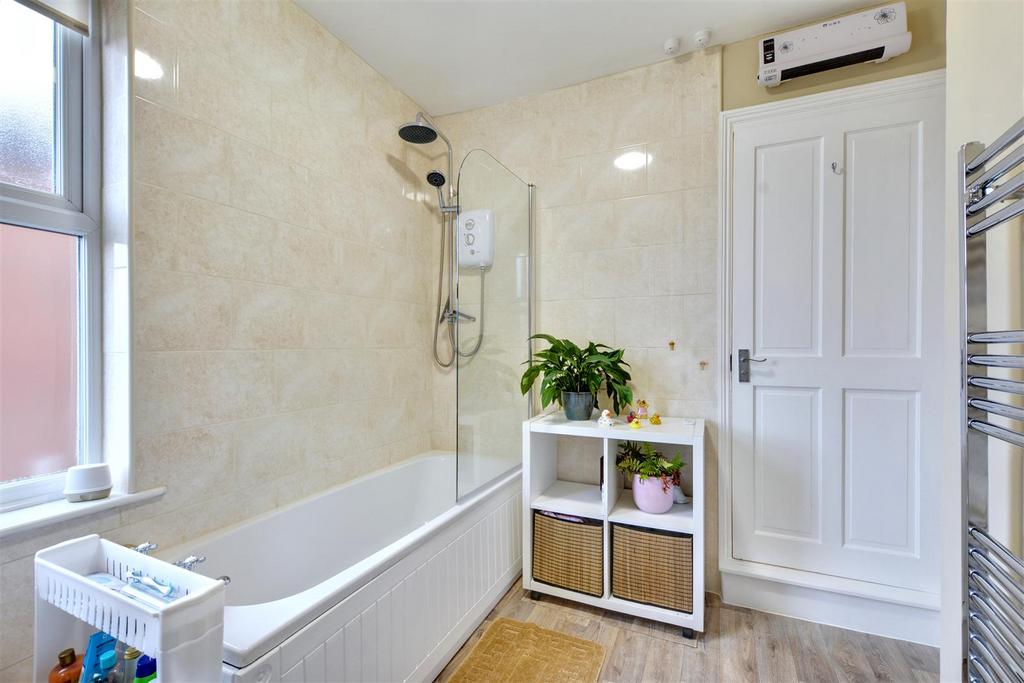Bathroom 3.jpeg