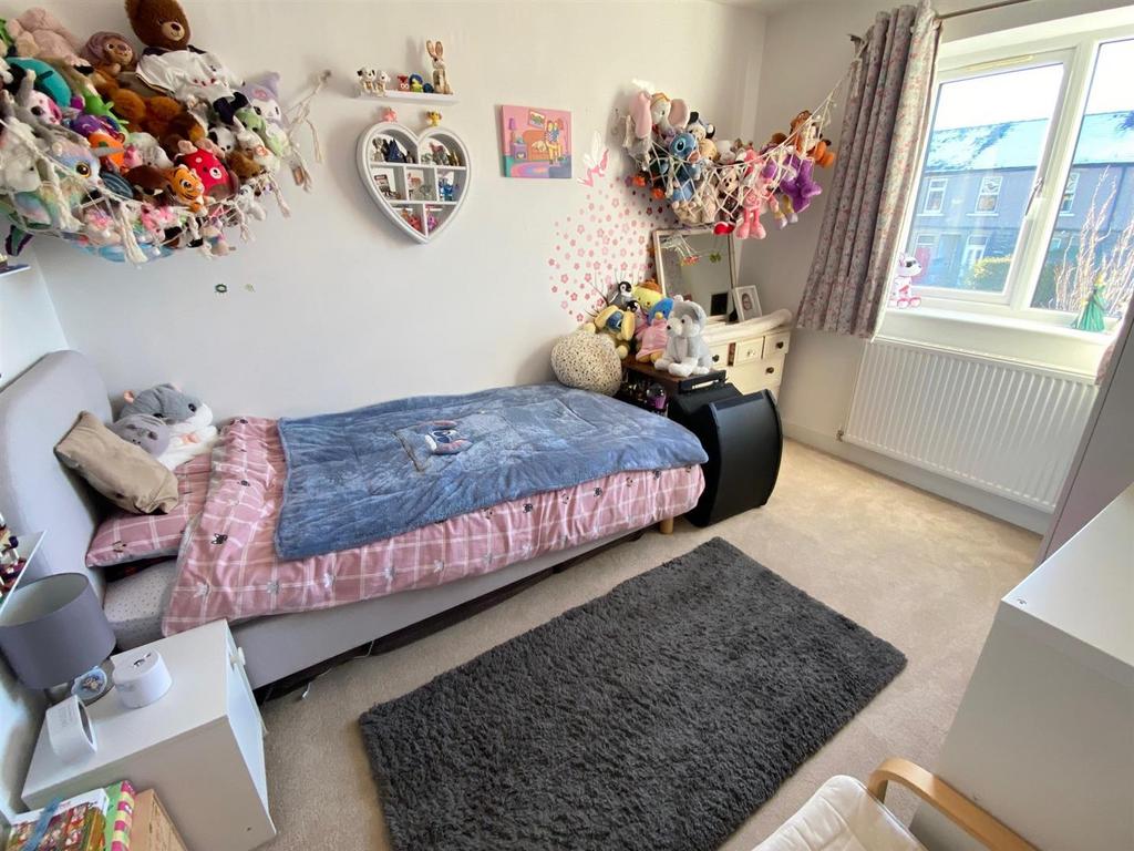 Bed 2.jpg