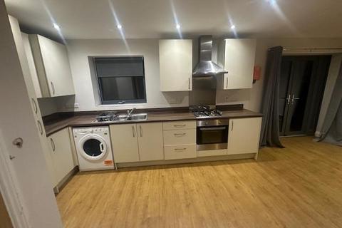 3 bedroom house to rent, White Friars, Leicester